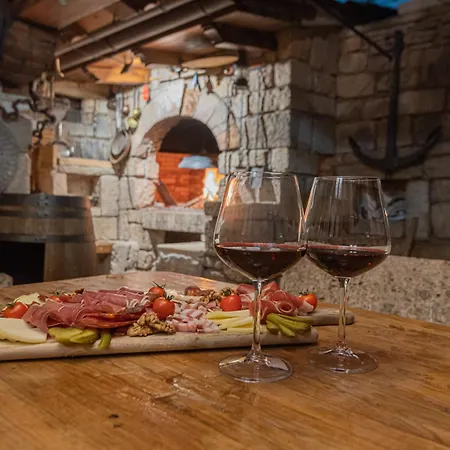 V4 بيت للعطل *