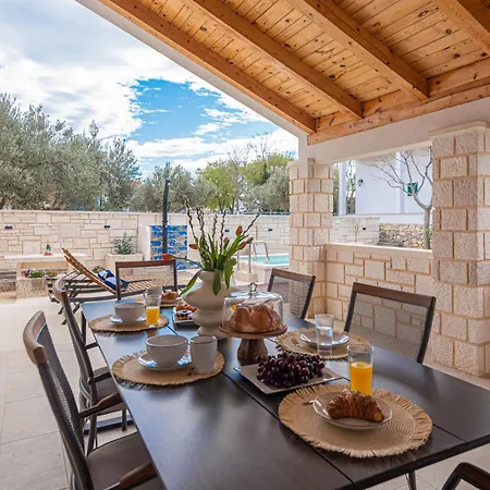 بيت للعطل V4 فوديس