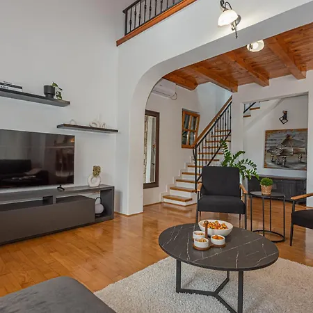 V4 بيت للعطل *