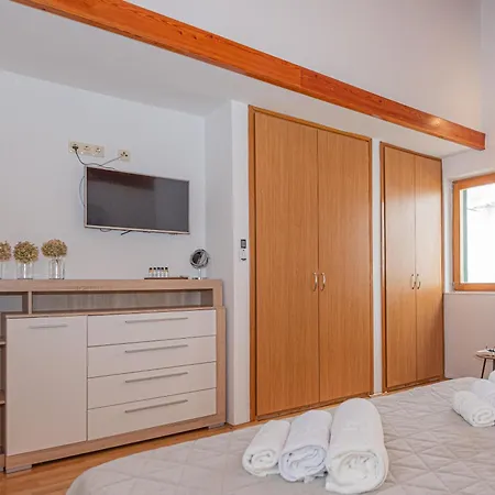 V4 Hébergement de vacances *