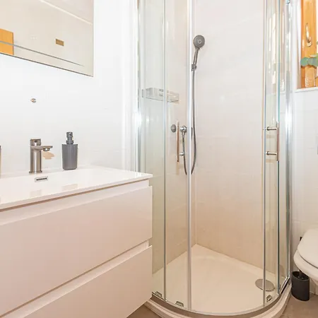 V4 بيت للعطل فوديس