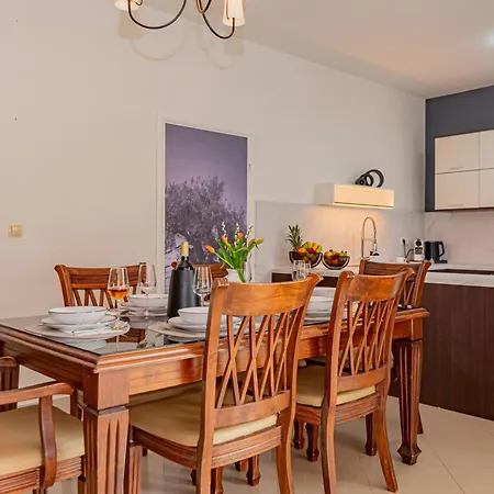 V4 بيت للعطل *