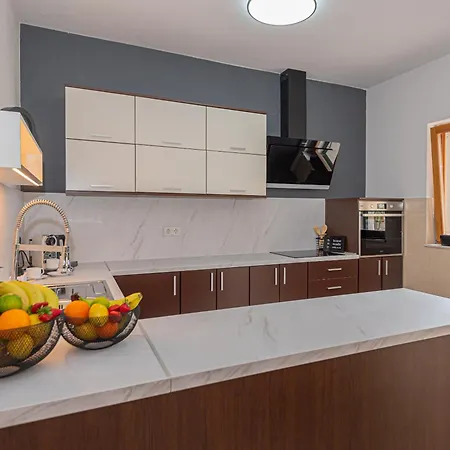 V4 بيت للعطل فوديس