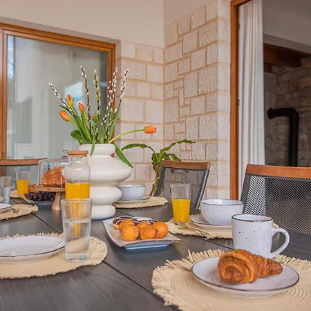 V4 بيت للعطل فوديس