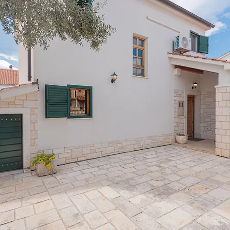 V4 Hébergement de vacances *